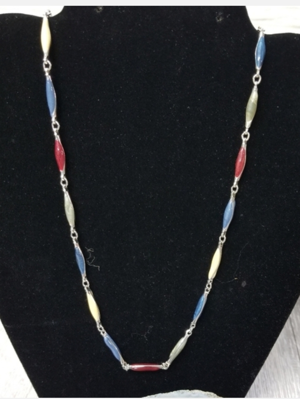 Pretty enameled vintage necklace - Picture 1 of 3